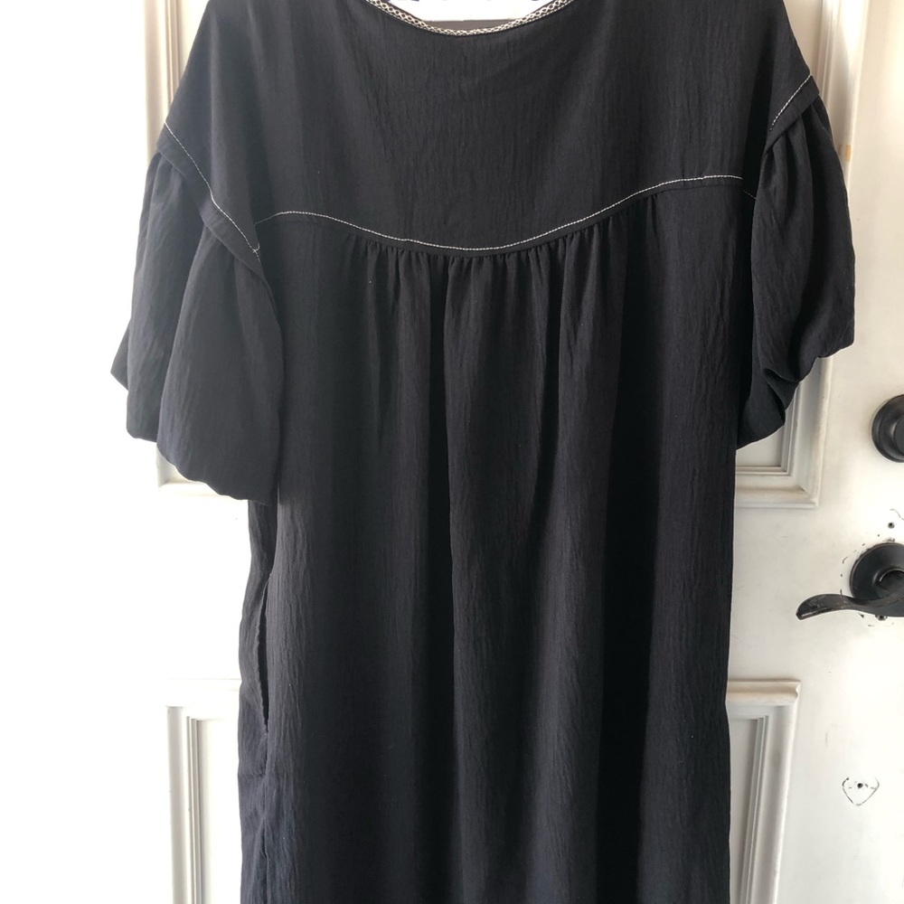 Max Studio Black Short-Sleeve Tunic with White Stitching Detail - Picture 2 of 3